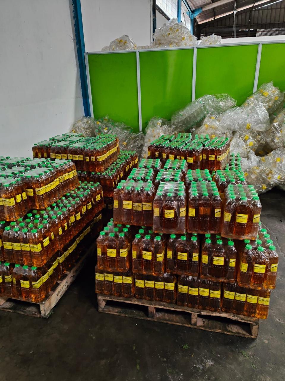 Polri Ungkap Kecurangan Minyak Goreng di Depok, Ribuan Liter Disita