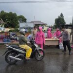 Berkah Ramadhan, Polsek Pegasing Dan Bhayangkari Bagikan Takjil Kepada Warga dan Pengguna Jalan