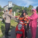 Peduli Sesama Bulan Ramadhan, Polsek Kute Panang Dan Bhayangkari Bagikan Takjil Kepada Warga dan Pengguna Jalan