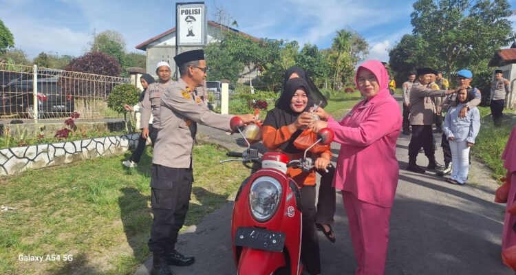 Peduli Sesama Bulan Ramadhan, Polsek Kute Panang Dan Bhayangkari Bagikan Takjil Kepada Warga dan Pengguna Jalan