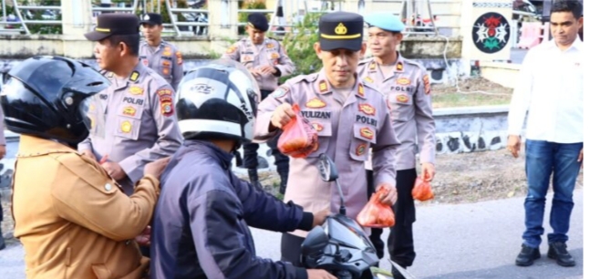 Puasa Ke 7, Polres Bener Meriah Berbagi Takjil Di Bulan Suci Ramadan 1446