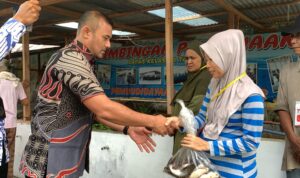 Lapas Tanjungbalai Asahan Bagikan Ikan Patin kepada Masyarakat Sekitar
