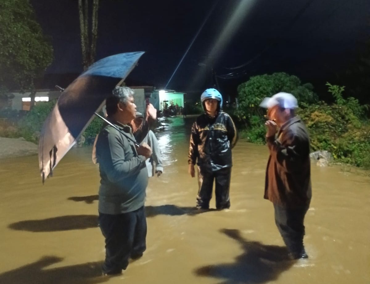 Tinjau Meluapnya Aek Haidupan Siwaluompu, Pemkab Taput Kejar Target Normalisasi Sungai!