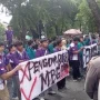 Mahasiswa 'Geruduk' DPRD Sumut, BEM SI Kerakyatan Tegas Tolak Program Makan Bergizi Gratis!