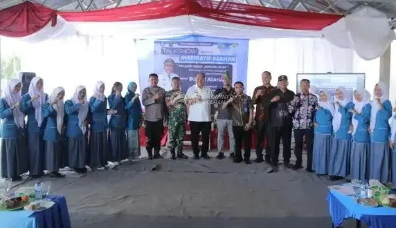 HADIRI TALKSHOW DI SMAN 1 MERANTI, BUPATI ASAHAN: Pendidikan Adalah Senjata Paling Ampuh Mengubah Dunia!