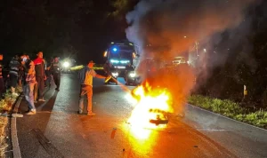 BRAKKK! Laka Tunggal di Kotapinang, Sepeda Motor Gosong Dilalap Sijago Merah, Pengendara Pingsan Terkapar!