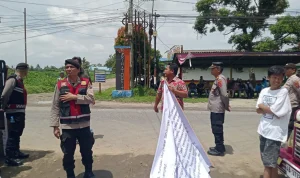 Polres Simalungun kawal unjuk rasa PT ESI Demo Jilid II Kelompok Tani ke PT ESI, Polres Simalungun Siaga Penuh! Situasi Kondusif, Aspirasi Tersampaikan